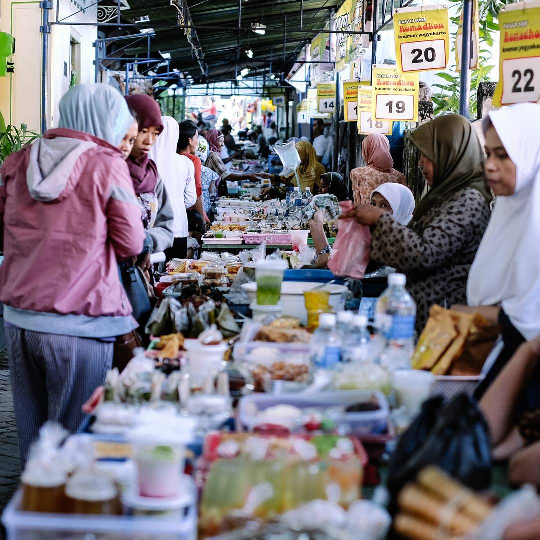 SEEKING FOR TAKJIL IN THE KAUMAN RAMADAN MARKET YOGYAKARTA  